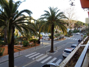 2 pièces climatisé avec terrasse et parking - Centre ville Le Lavandou - FR-1-308-66